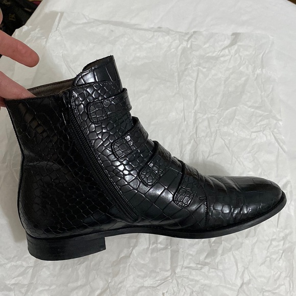 Black Leather Buckle Studded Moto Biker Ankle boots - Picture 3 of 16